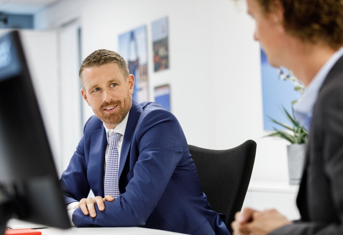 REMAX branding